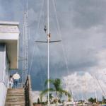 Mark, the owner, finally gets to unhook the mast from the crane. Note the 18' spreaders.