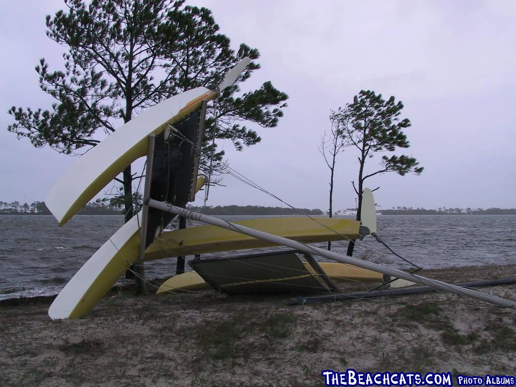 Hobie gives a helping hand. No damage to the hulls of the Prindle or Hobie amazingly. The mast are a different story